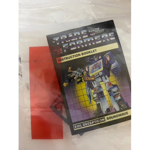 765 - Vintage transformers generation 1, 1984, Deception communicator soundwave and condor cassette. Buzzs... 