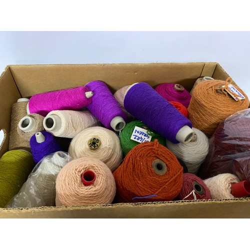 785 - Large amount over 6kg of craft wool and silk. Over 4.5 kg craft tapastry weaving wool in many colour... 