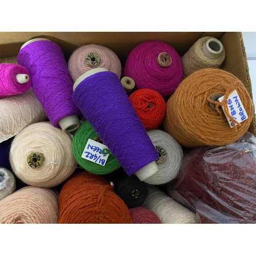 785 - Large amount over 6kg of craft wool and silk. Over 4.5 kg craft tapastry weaving wool in many colour... 