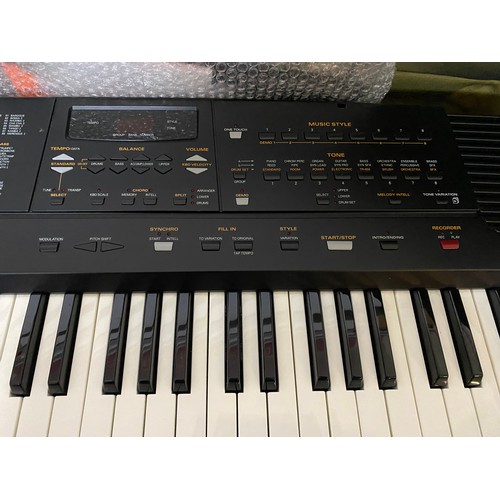 792 - Roland E-14 intelligent keyboard in carry case. Tested and working