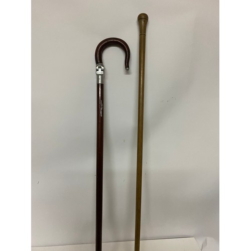 879 - Walking stick/seat from Mills Munition Ltd and wooden walking stick.