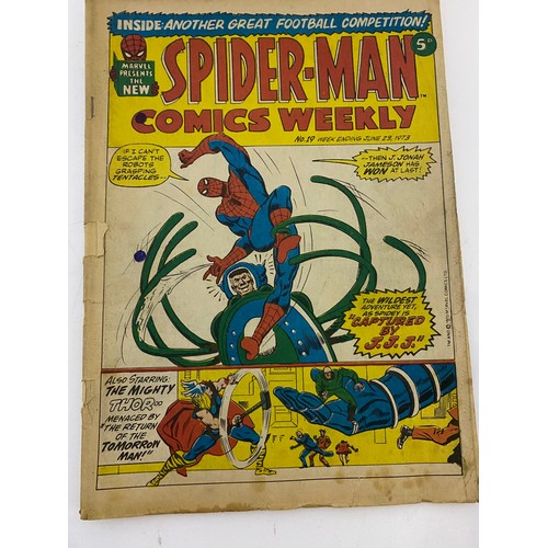 892 - 2 x Spiderman weekly comics