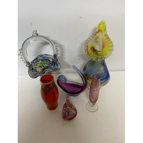 841 - Selection of coloured glassware