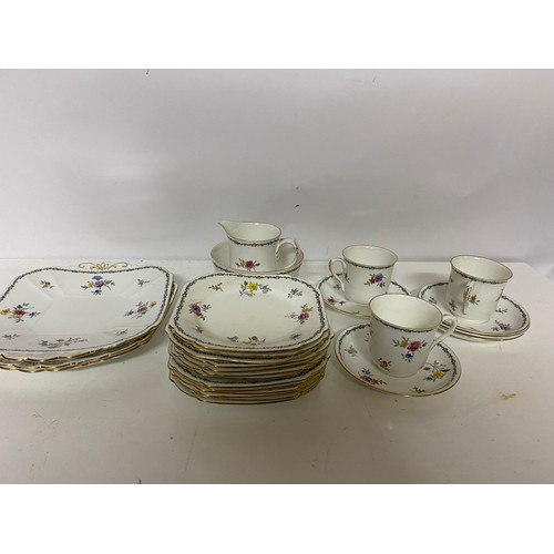 850 - Shelley Lowestoft teaset comprising 3 x sandwich plates, sugar bowl and milk jug, 13 x side plates, ... 