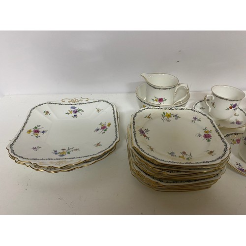 850 - Shelley Lowestoft teaset comprising 3 x sandwich plates, sugar bowl and milk jug, 13 x side plates, ... 