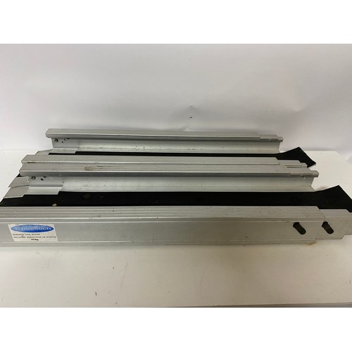 863 - Pair of portable aluminium wheelchair ramps