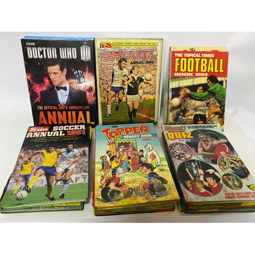 845 - Selection of vintage comic annuals