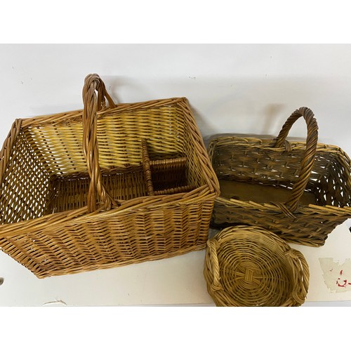 932 - Selection of 3 wicker baskets, largest has bottle holders.