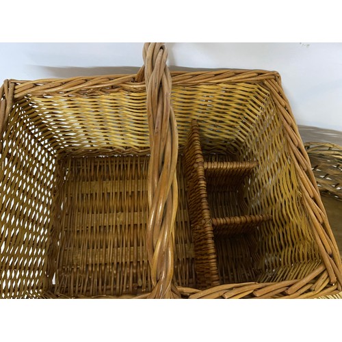 932 - Selection of 3 wicker baskets, largest has bottle holders.