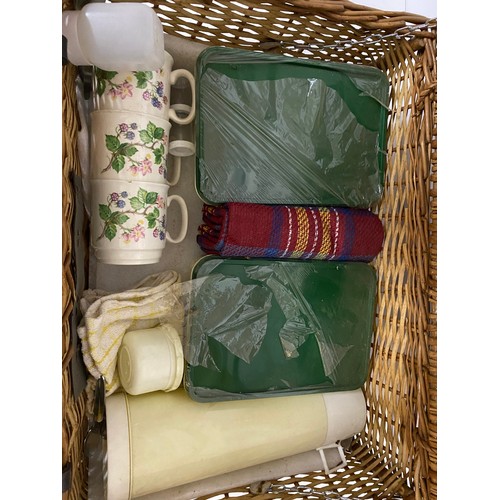 933 - Picnic basket with original contents