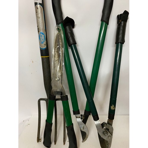 823 - Selection of garden tools