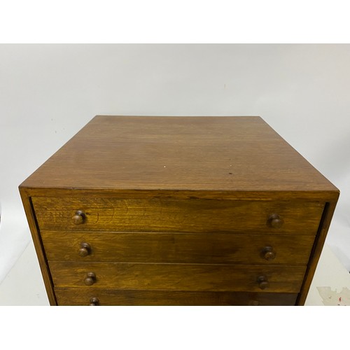 935 - Table top wooden display case, comprises of 5 drawers each having glass top to secure displayed item... 