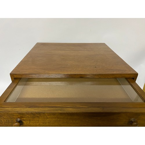 935 - Table top wooden display case, comprises of 5 drawers each having glass top to secure displayed item... 