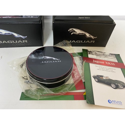 944 - 6 x Atlas Edition Jaguar models and a set of coasters. Models include e type Jaguar, Jaguar XKSS57, ... 