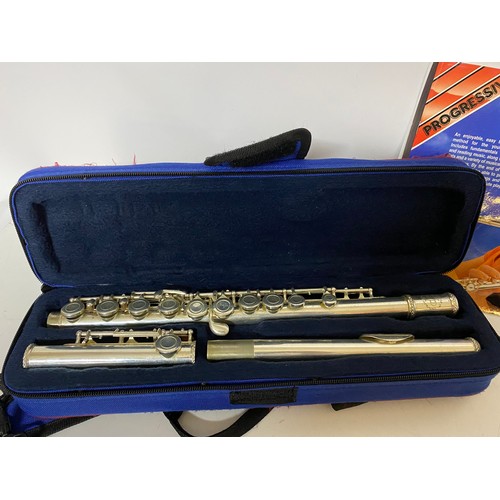 946 - John Packer Jp011 Mk11 full size flute In hard case with book and CD