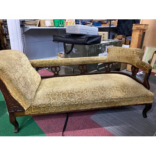 955 - Chaise Longue in gold fabric and dark wood frame