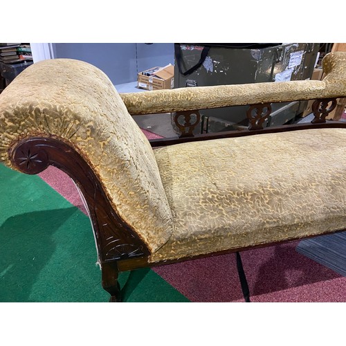 955 - Chaise Longue in gold fabric and dark wood frame