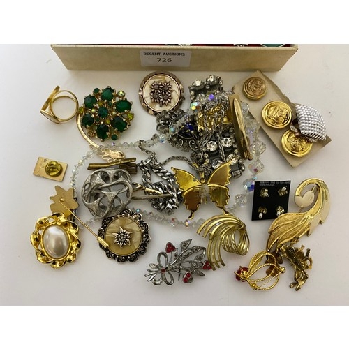 726 - Small jewellery box containing a selection of vintage costume jewellery, brooches, rings etc