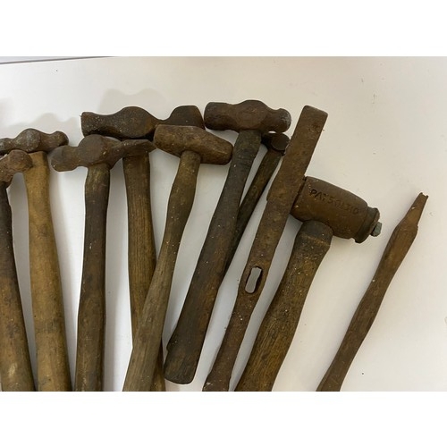 754 - Selection of vintage hammers including a Thor size 2