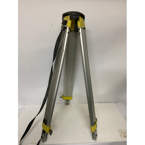 643 - Metal adjustable laser tripod