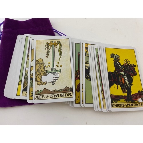 886 - Full set of vintage Tarot cards and books.