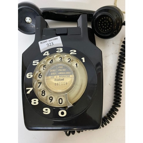 923 - 2 x vintage telephones, a GPO 746 and 741