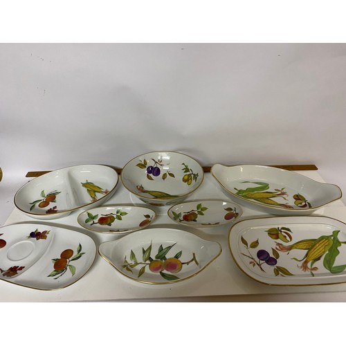 184 - Selection of 8 x Royal Worcester 'Evesham' serving dishes and bowls