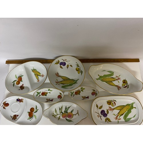 184 - Selection of 8 x Royal Worcester 'Evesham' serving dishes and bowls