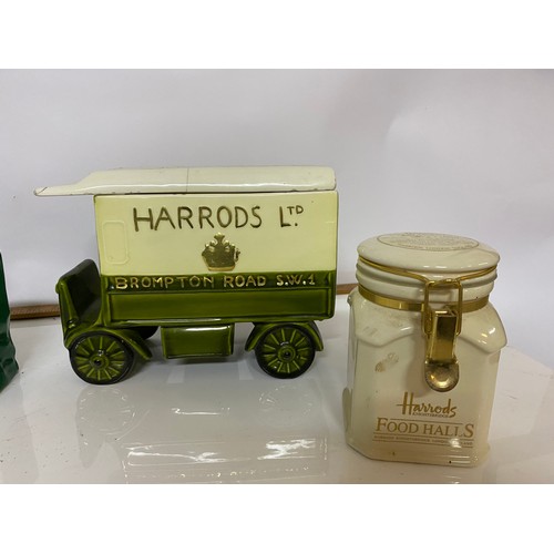 203 - Selection of 5 x pieces of Harrods pottery. Vans measure 22 x 17 cms tall. Some damage to one van