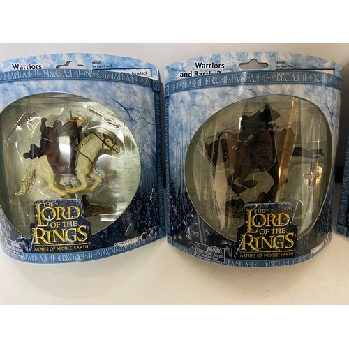 260 - Lord of the rings Armies of the Middle Earth Warriors and Battle Beasts battle scale figures. Four b... 