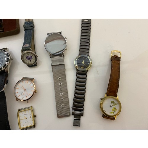 24 - Collection of watches