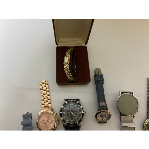 24 - Collection of watches