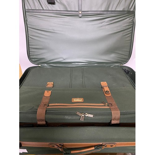 162 - 2 x Pierre Cardin suitcases, largest measures 81 x 56 cms