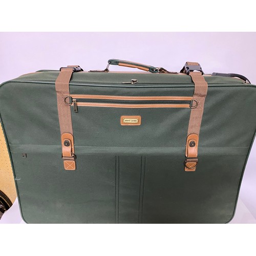 162 - 2 x Pierre Cardin suitcases, largest measures 81 x 56 cms