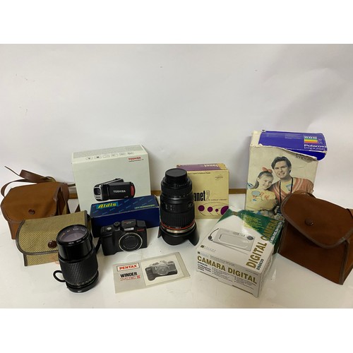 319 - Box of assorted cameras and accessories vintage and modern including Polaroid, Impulse, Kodak 2915, ... 