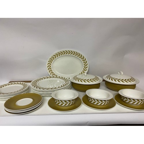 333 - Selection of Wedgwood Susie Cooper 'Cressida' design comprising meat platter, 6 x dinner plates, 6 x... 