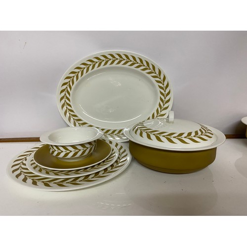 333 - Selection of Wedgwood Susie Cooper 'Cressida' design comprising meat platter, 6 x dinner plates, 6 x... 