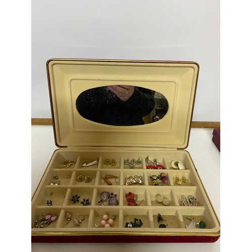 431 - 26 x pairs of vintage pierced earrings in velvet presentation case