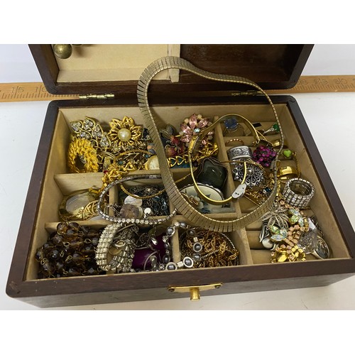 433 - Vintage costume jewellery including silver, diamonte, rings, pendants, bracelets, brooches, watches ... 