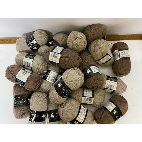 175 - Collection of 20 x balls of 50g wool, oatmeal and mink in colour