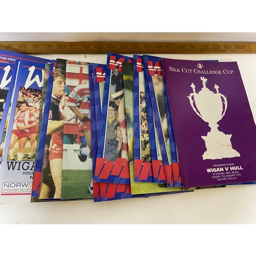 269 - 32 x issues of Wigan Rugby League Official Matchday magazines. January 1991-April 1994