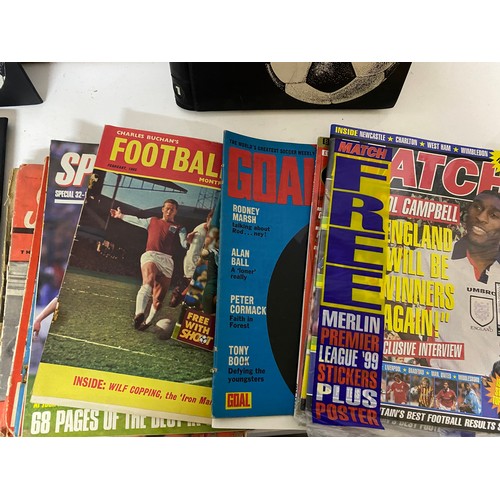 59 - Collection of vintage football magazines