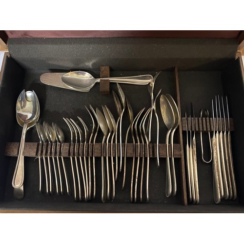 83 - Canteen of cutlery