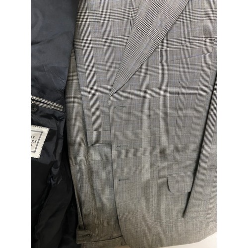 89 - 2 x Gents suits