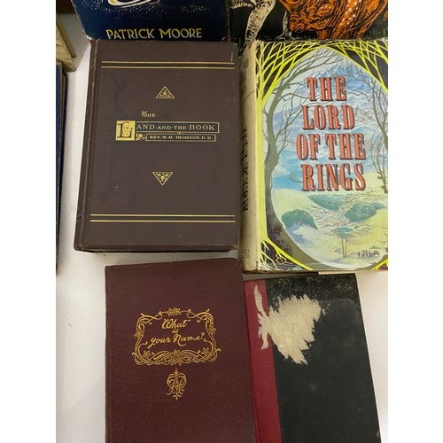 359 - Selection of books including Lord of the Rings, Guide to the Planets, Prehistoric Zoo, and other tit... 