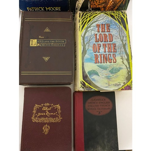 359 - Selection of books including Lord of the Rings, Guide to the Planets, Prehistoric Zoo, and other tit... 