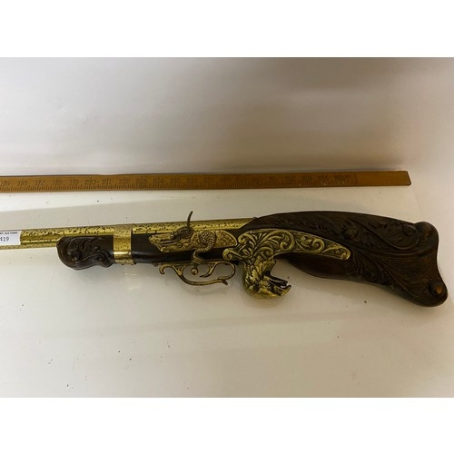 419 - Wall hanging rifle ornament measuring 105 cms long