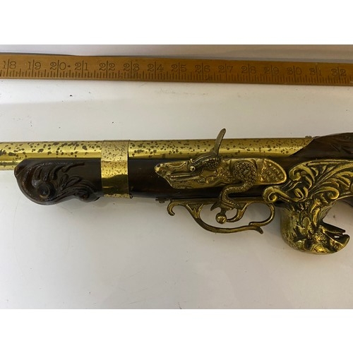 419 - Wall hanging rifle ornament measuring 105 cms long