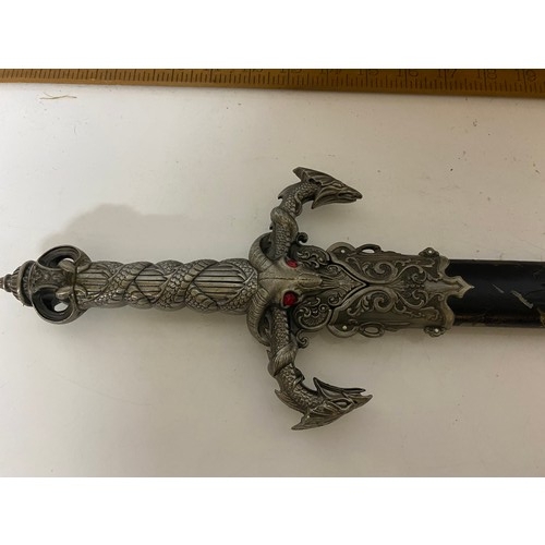 423 - Dragon short sword by Tomahawk with sheath measuring 74 cms long