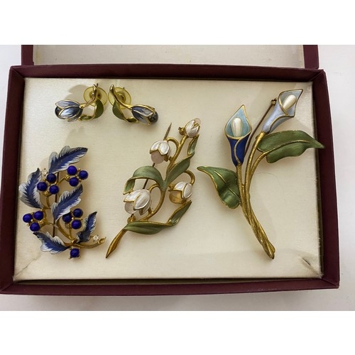 432 - 3 x vintage gold tone enamel brooches and set of pierced enamel earrings